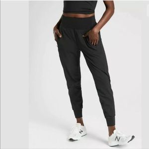 Athleta Size Small Black Distance Jogger